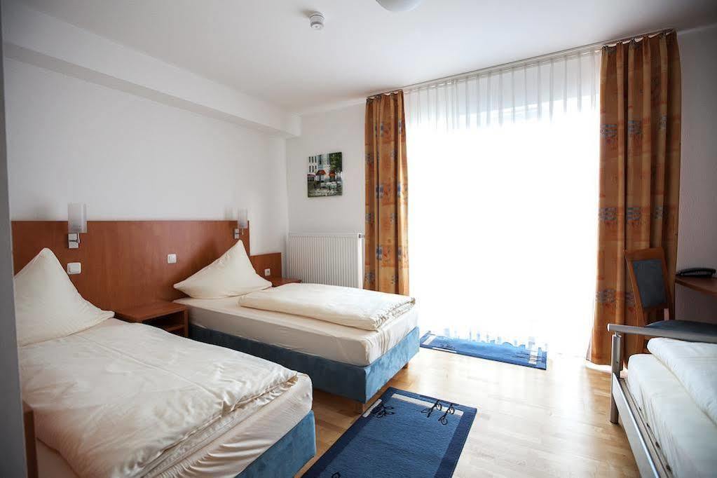 Gasthaus Hotel Ostermeier Attenkirchen ภายนอก รูปภาพ